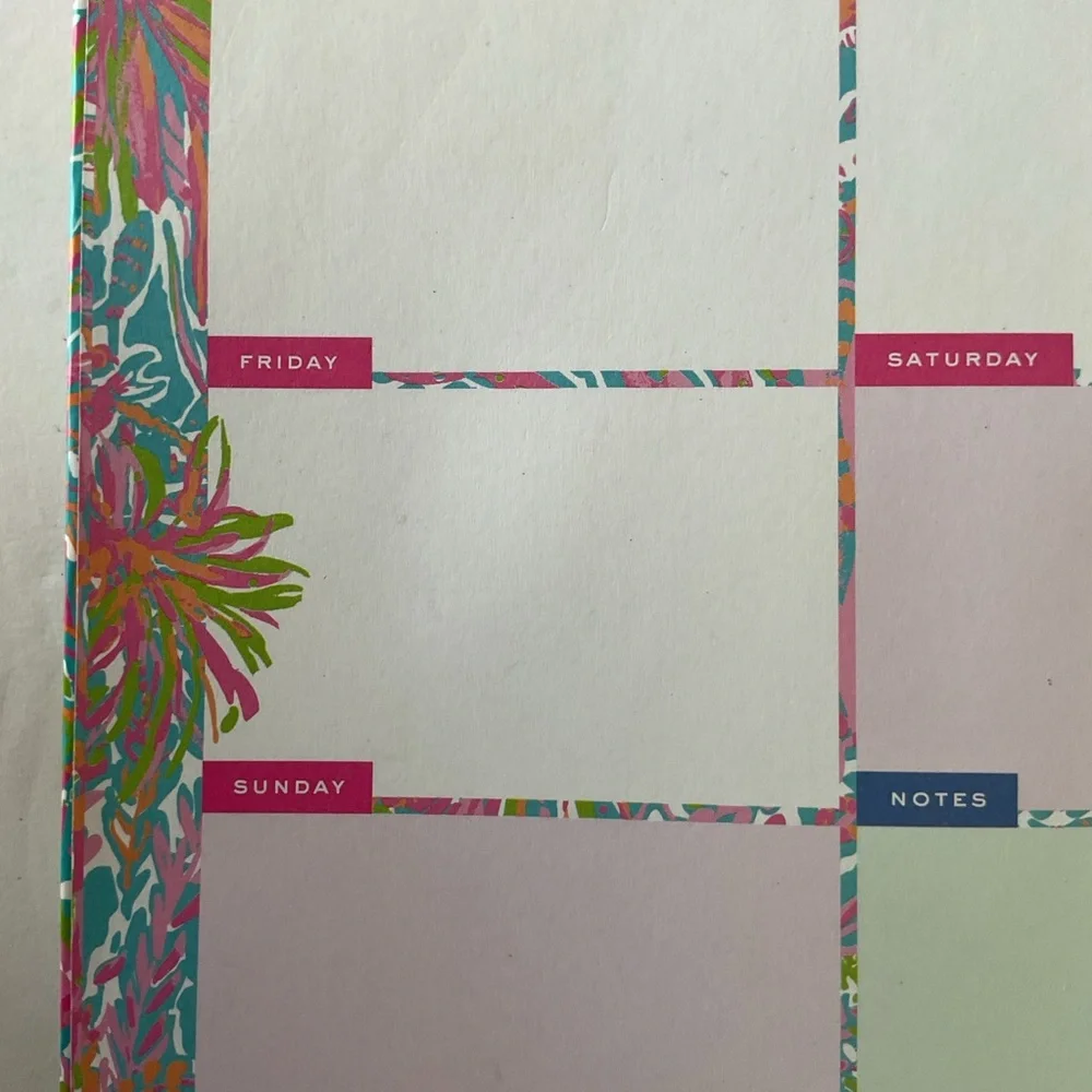 Lilly Pulitzer Weekly Desk Pad in Totally Blossom Print. NWOT